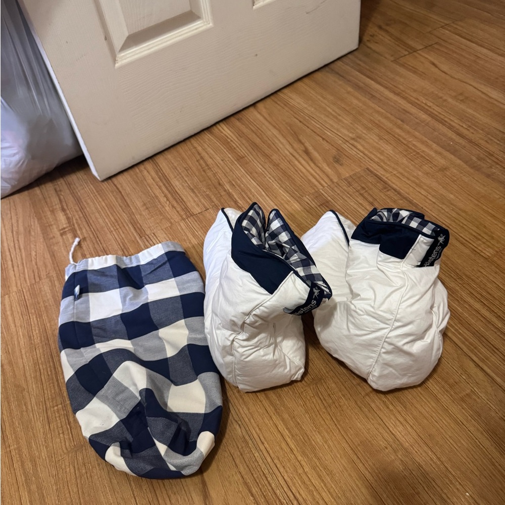Brand new Hästens down slippers with bag